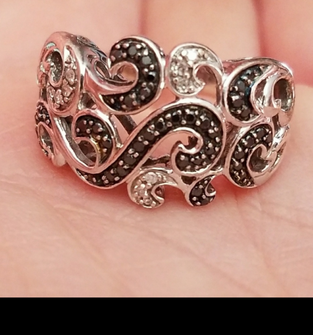DiamondsBlack And White Diamonds Set In 925